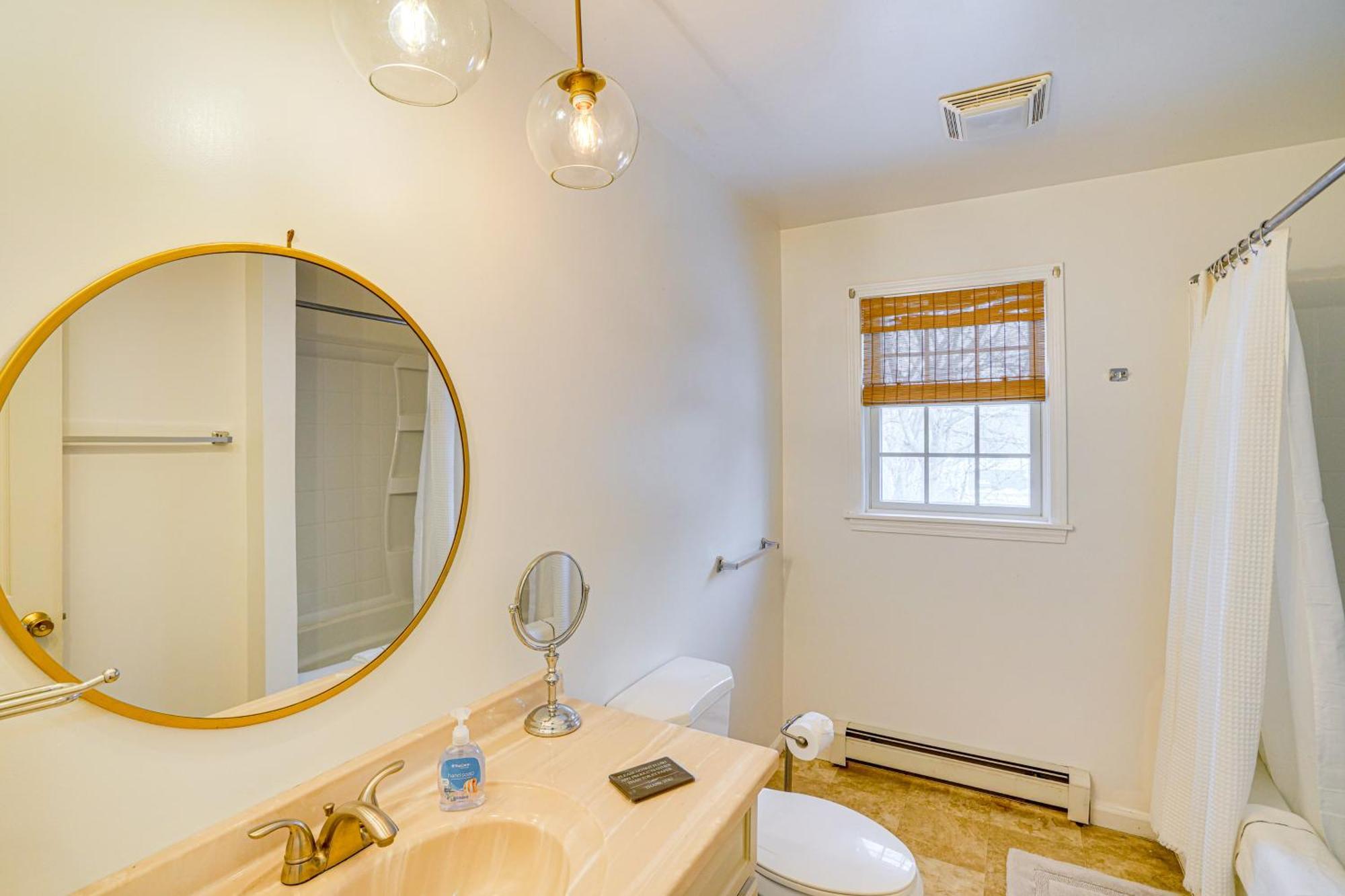 Private Guest House In Dtwn Lenox, Walk To Dining! Eksteriør billede